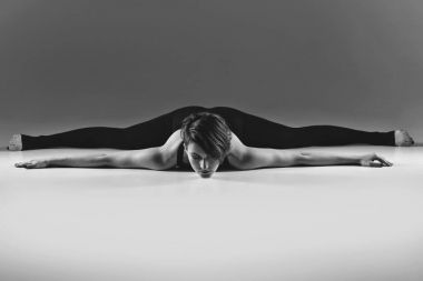 Isınma kadar kız dansçı