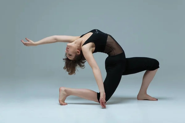 美しい女性ダンサー — ストック写真