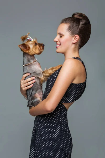 Girl posing with yorkie dog — Stock Photo, Image