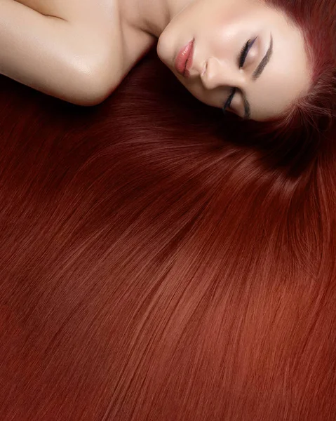 Mulher com cabelo longo bonito — Fotografia de Stock