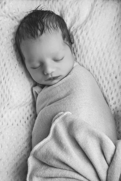 Recém-nascido bebê dormindo — Fotografia de Stock