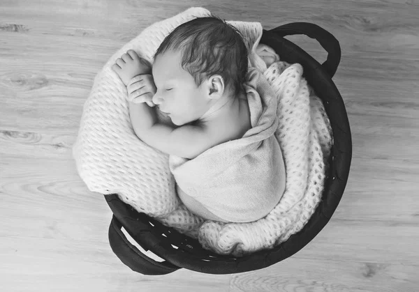Νεογέννητο μωρό που κοιμάται — Φωτογραφία Αρχείου