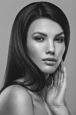 doğal makyaj ile kız