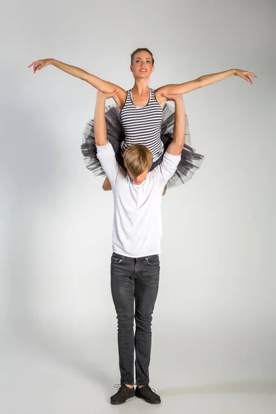 Hermosa pareja de ballet —  Fotos de Stock