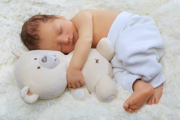 Newborn baby sleeping — Stock Photo, Image