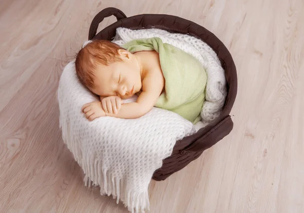 Newborn baby sleeping — Stock Photo, Image