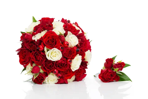 Ramo de novia con rosas rojas y blancas — Foto de Stock