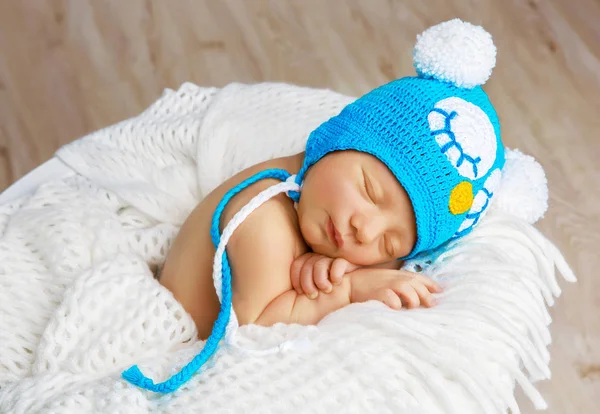 Новонароджена дитина спить — стокове фото