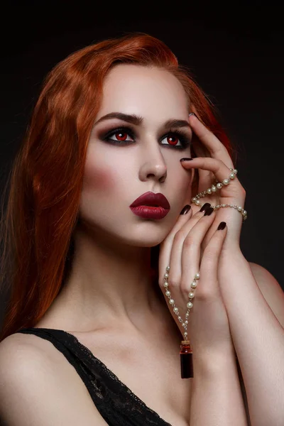 Joven vampiro mujer —  Fotos de Stock