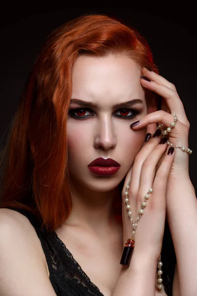 若い吸血鬼の女 — ストック写真
