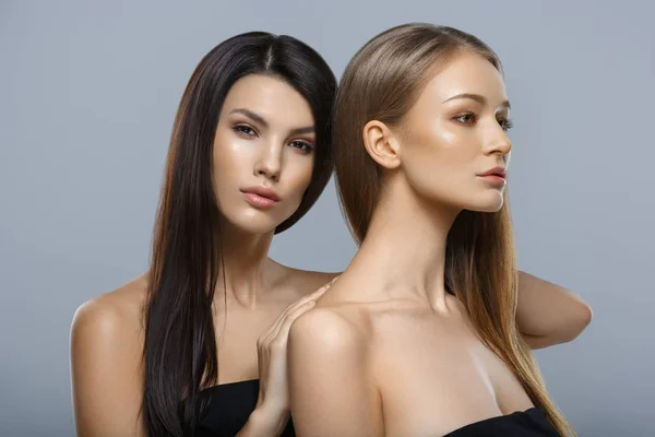 Twee vrouwen met natuurlijke make-up — Stockfoto