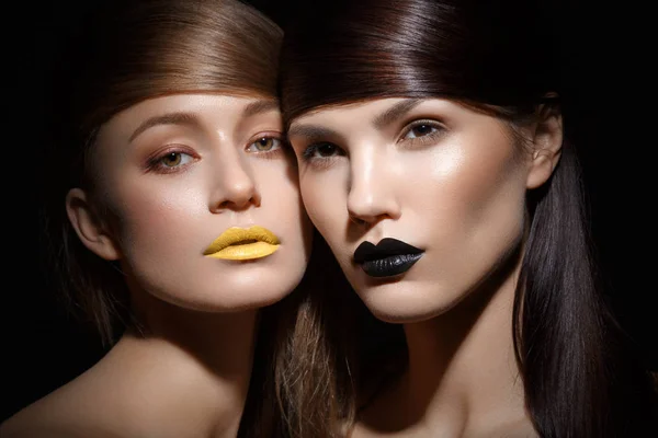 Nők, sárga és fekete ajkak — Stock Fotó