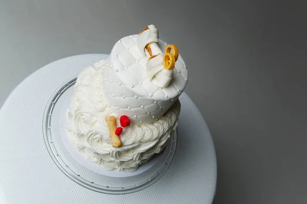 Cake with bone for dog wedding — Stock Photo, Image