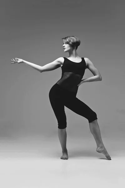 Dansare att göra moderna Dans element — Stockfoto