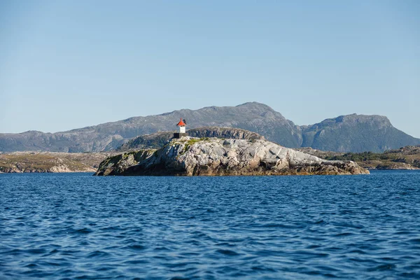 küçük deniz feneri ile Norveç Fiyordları