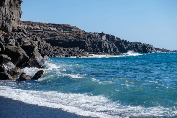 güzel vahşi kayalık plaj  