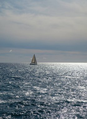 Ufuk çizgisi, yelkenli tekne