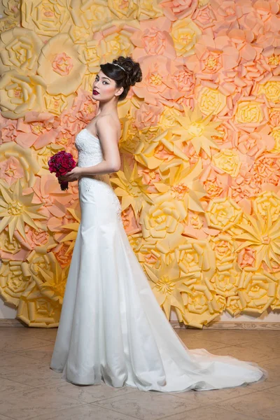 Mujer en vestido de novia —  Fotos de Stock