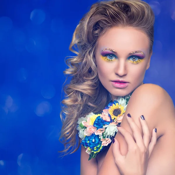 Woman with flower accessories — Stock Photo, Image