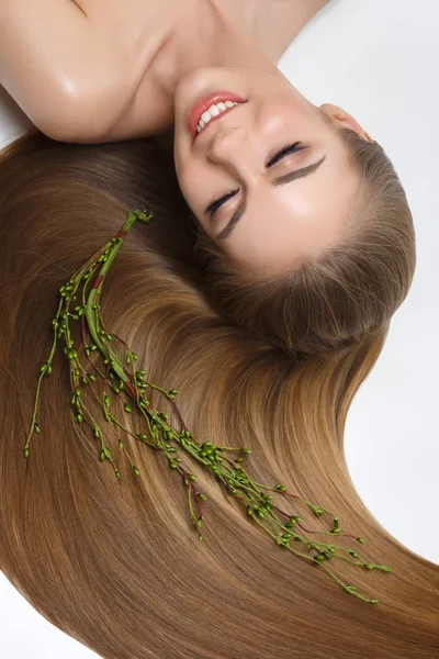 Mulher com cabelo longo bonito — Fotografia de Stock