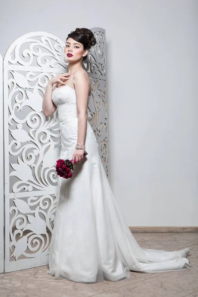 शादी पोशाक में सुंदर लड़की — स्टॉक फ़ोटो, इमेज