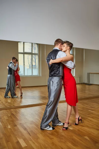 güzel çift tango dans