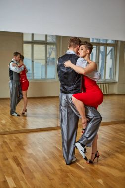 güzel çift tango dans