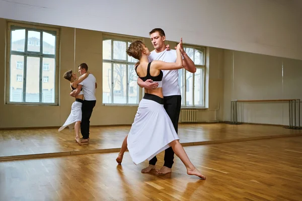 Nádherný pár, tančí tango — Stock fotografie