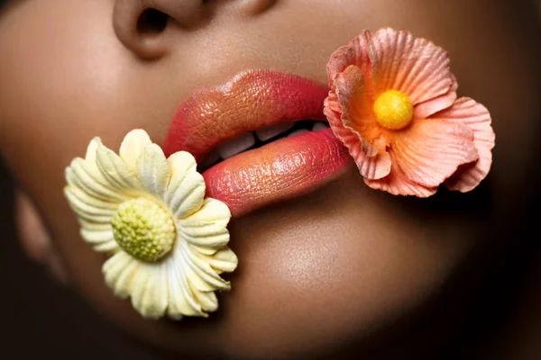 아름 다운 여자 입술 근접 촬영 — 스톡 사진