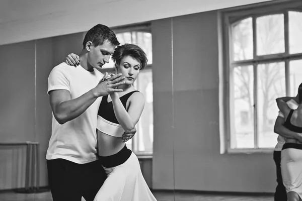 Güzel çift tango dans — Stok fotoğraf