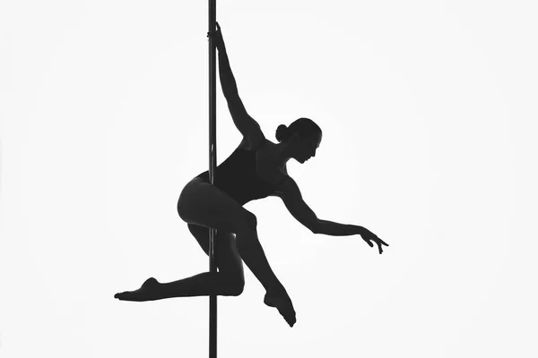 Güzel kutup dansçı kız siluet — Stok fotoğraf