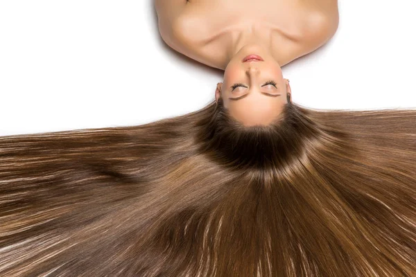 Bella ragazza con i capelli lunghi — Foto Stock