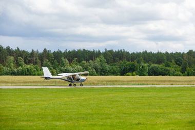 küçük uçağı kalkıyor