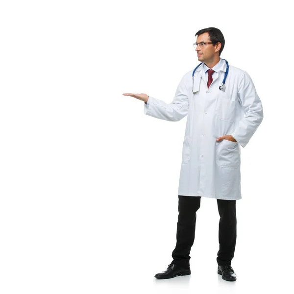 Médico em roupão branco com estetoscópio — Fotografia de Stock