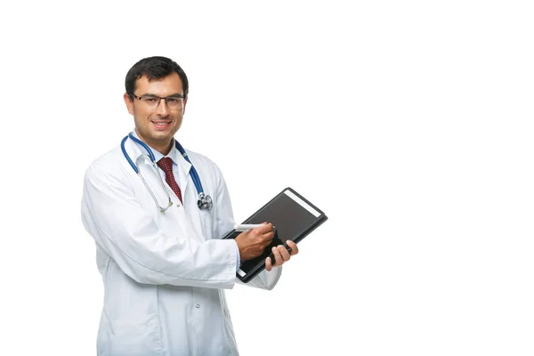 Médico em roupão branco com estetoscópio — Fotografia de Stock