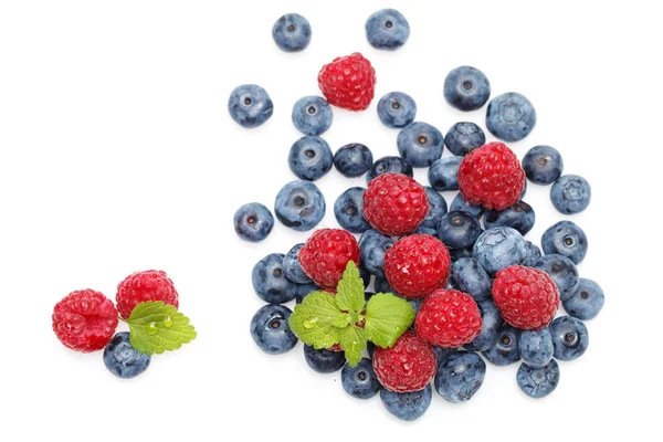 Blueberry and raspberry berries isolated on white background — Stock Photo, Image