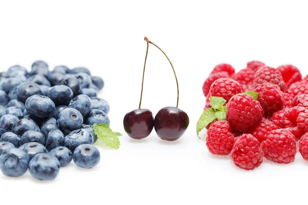 Blueberry, cherry and raspberry berries isolated on white background — Stock Photo, Image