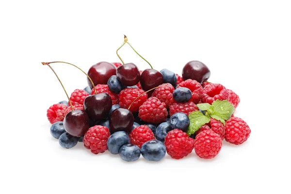 Blueberry, cherry and raspberry berries isolated on white background — Stock Photo, Image