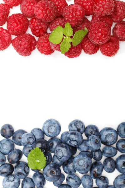 Blueberry and raspberry berries isolated on white background — Stock Photo, Image