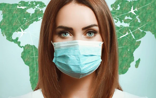 Menina Uma Máscara Médica Quarentena Pandemia Epidemia Isolamento Fronteiras Companhias — Fotografia de Stock