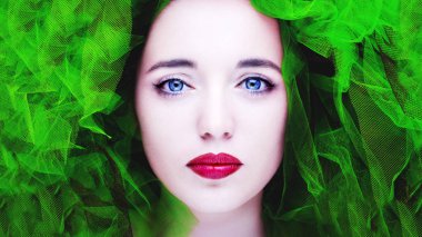 Güzel bir kadının portresi. Moda fotoğrafı.