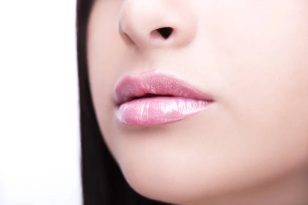 Labios sexys. Detalle de maquillaje de brillo de labios de belleza . — Foto de Stock