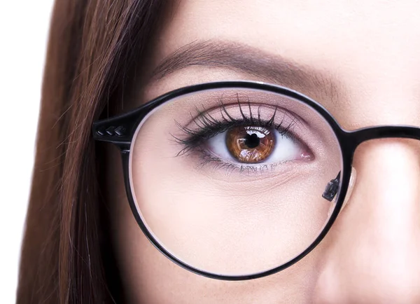 Schöne junge Frau mit Brille. Nahaufnahme — Stockfoto