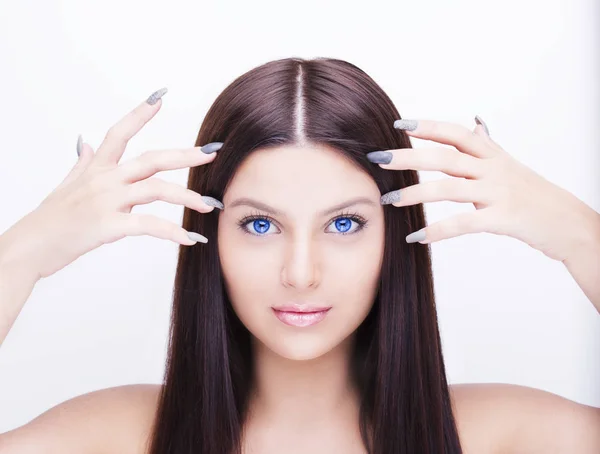 Hermosa cara de mujer primer plano estudio sobre fondo blanco — Foto de Stock