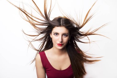 moda model kız portre kadar üfleme saç ile.