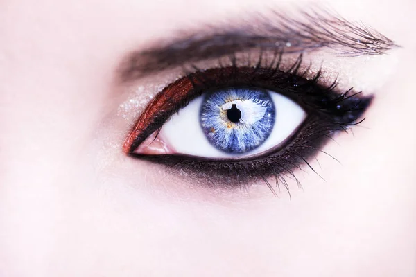 Göz makyajı. Güzel gözleri Glitter makyaj. Tatil makyaj detay. — Stok fotoğraf