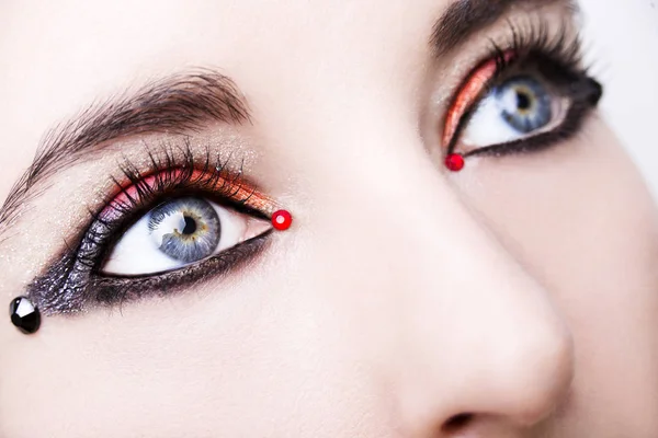 Макияж глаз. Красивые блестки для глаз. Holiday Makeup . — стоковое фото