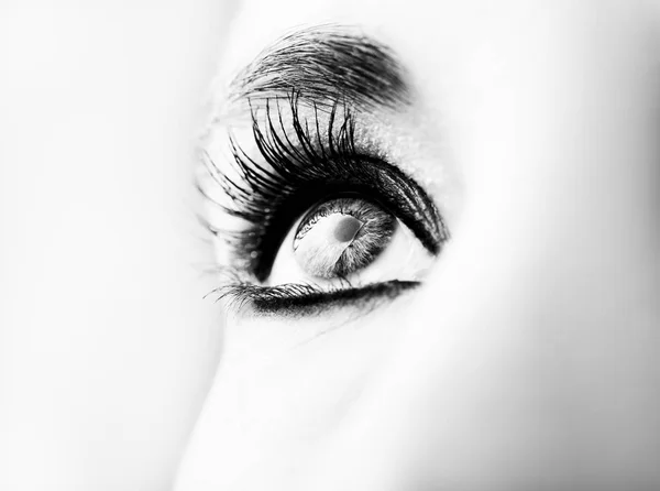 Maquillage des yeux. Beaux yeux paillettes maquillage. Détail maquillage vacances . — Photo