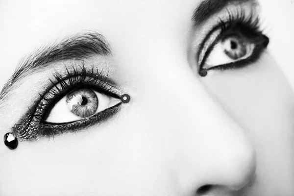 Augen Make-up. schöne Augen glitzern Make-up. Urlaub Make-up Detail — Stockfoto
