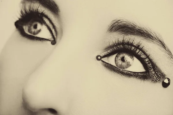 Μακιγιάζ των ματιών. Όμορφα μάτια Glitter Make-up. Λεπτομέρεια των διακοπών μακιγιάζ — Φωτογραφία Αρχείου